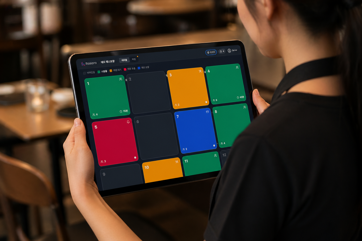 A server checking table status on the dashboard